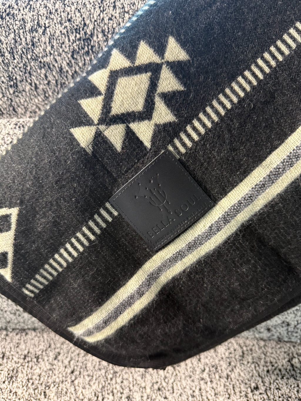 Warmi Maki Reversible Throw Blanket