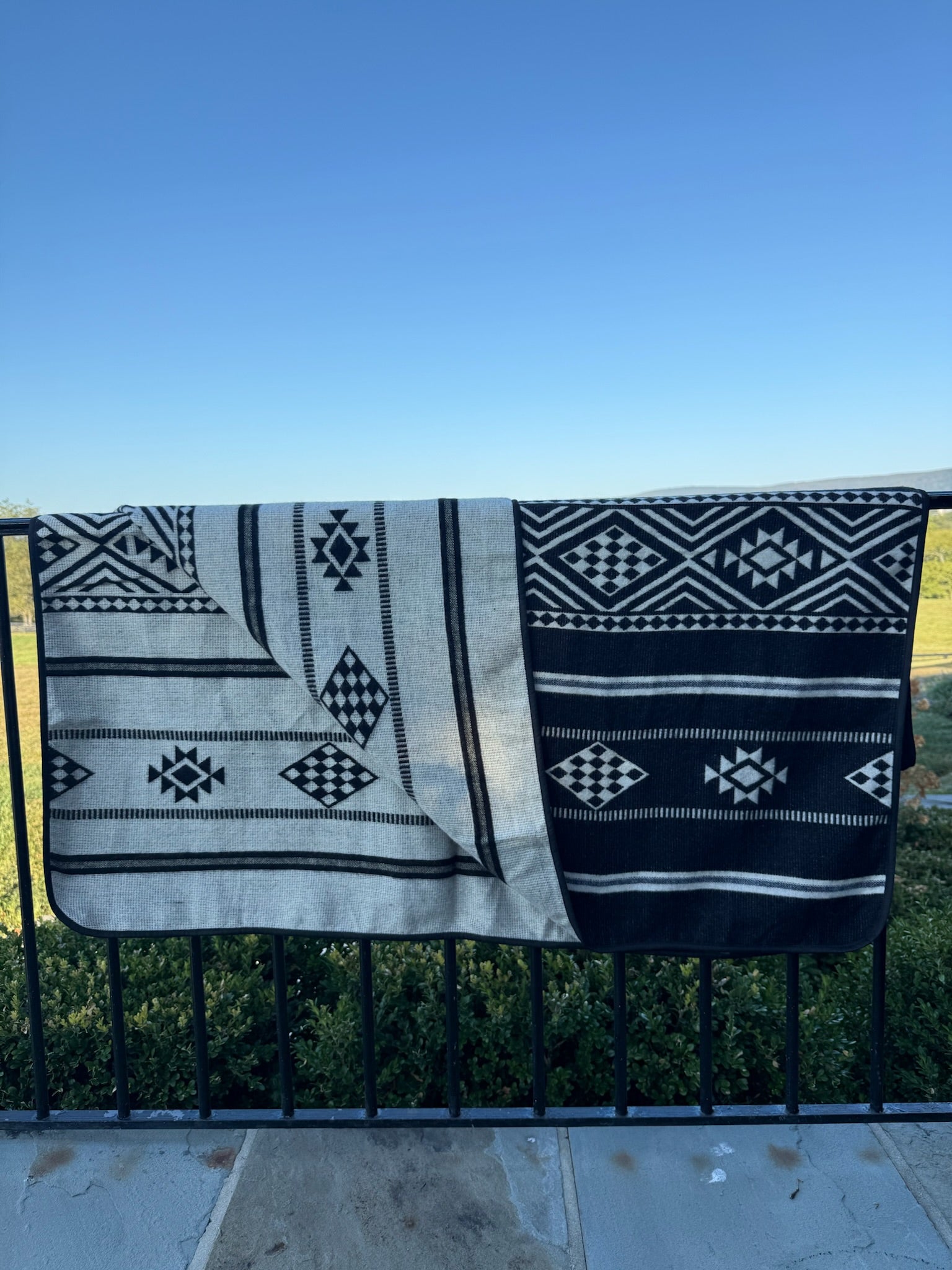 Warmi Maki Reversible Throw Blanket