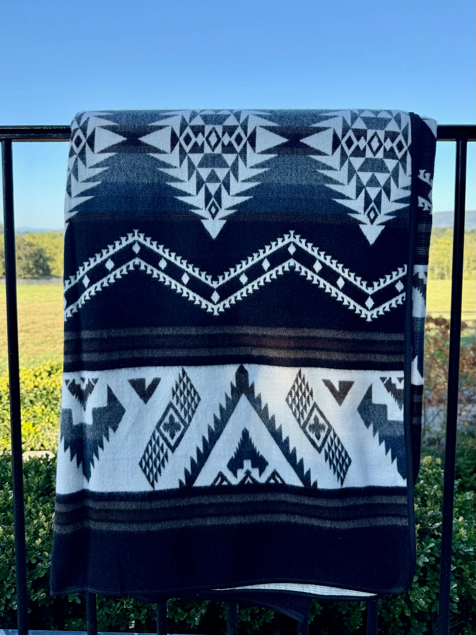 Sumaq Reversible Blanket - Queen Size