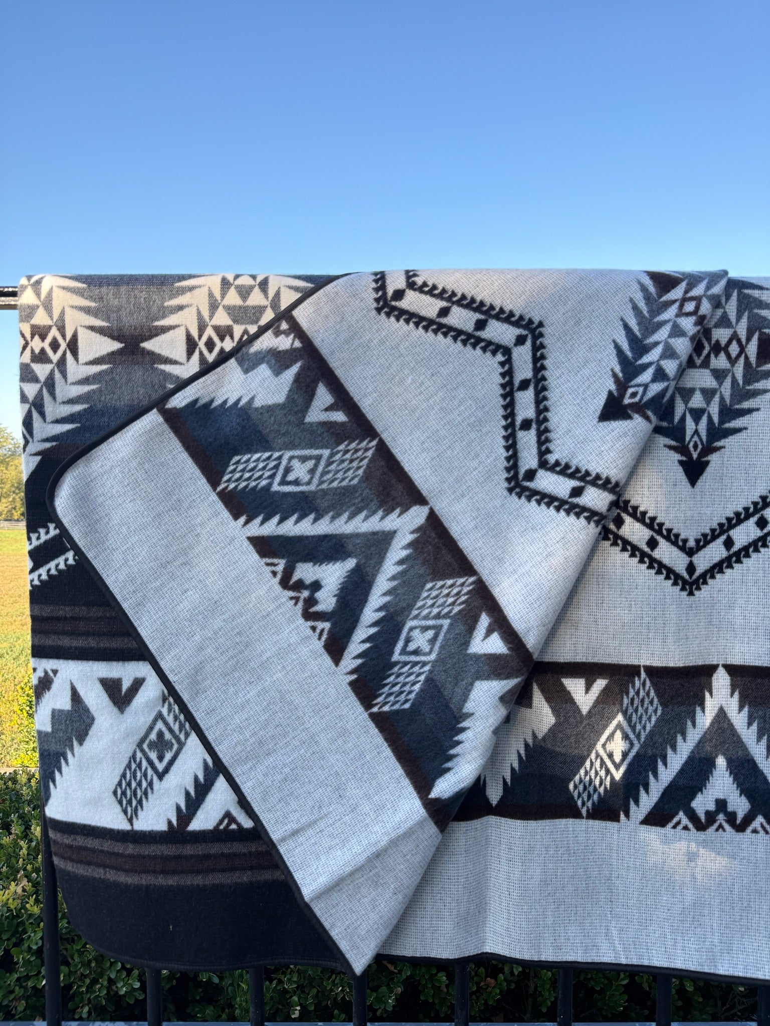 Sumaq Reversible Blanket - Queen Size