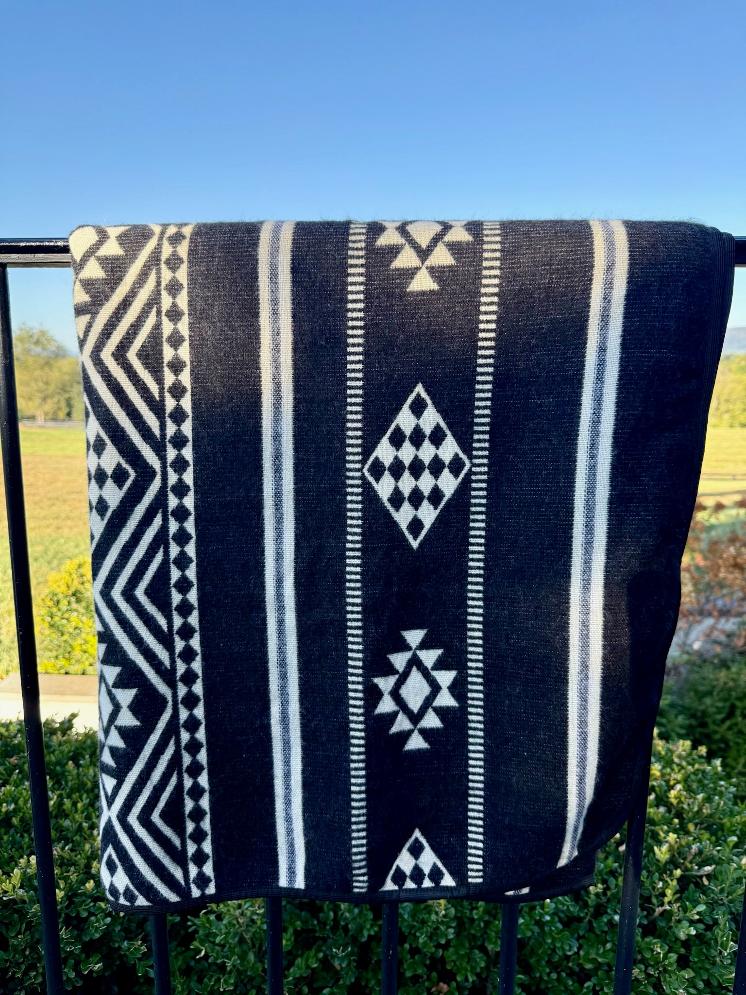 Warmi Maki Reversible Throw Blanket