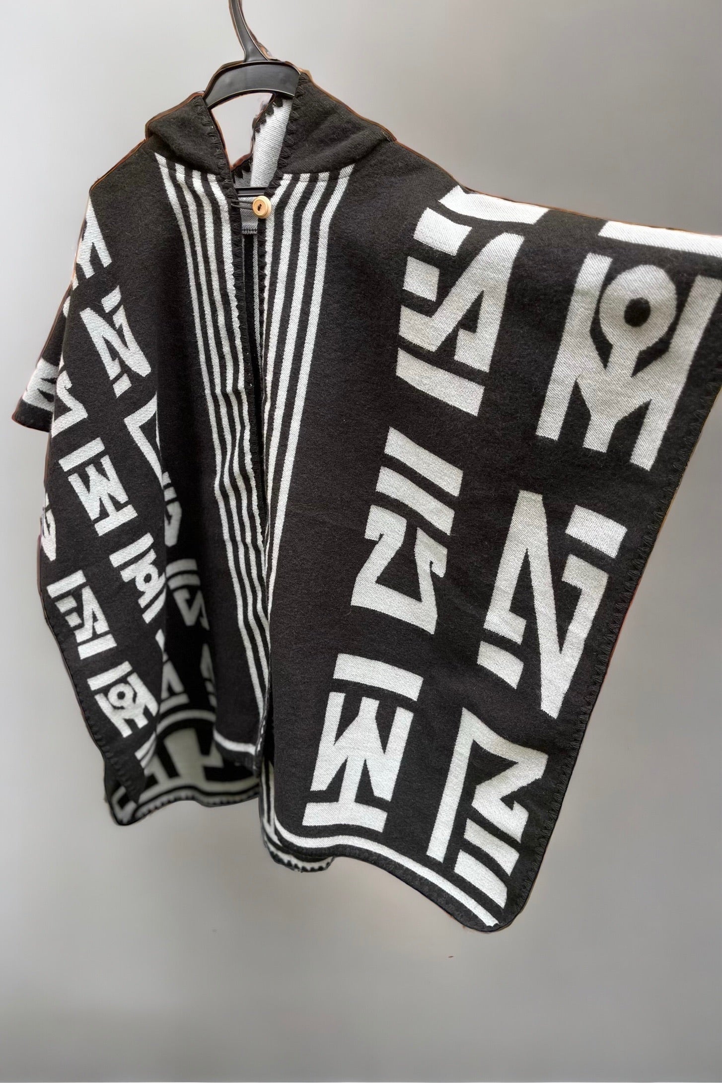 Guarani Hooded Poncho - Black/White