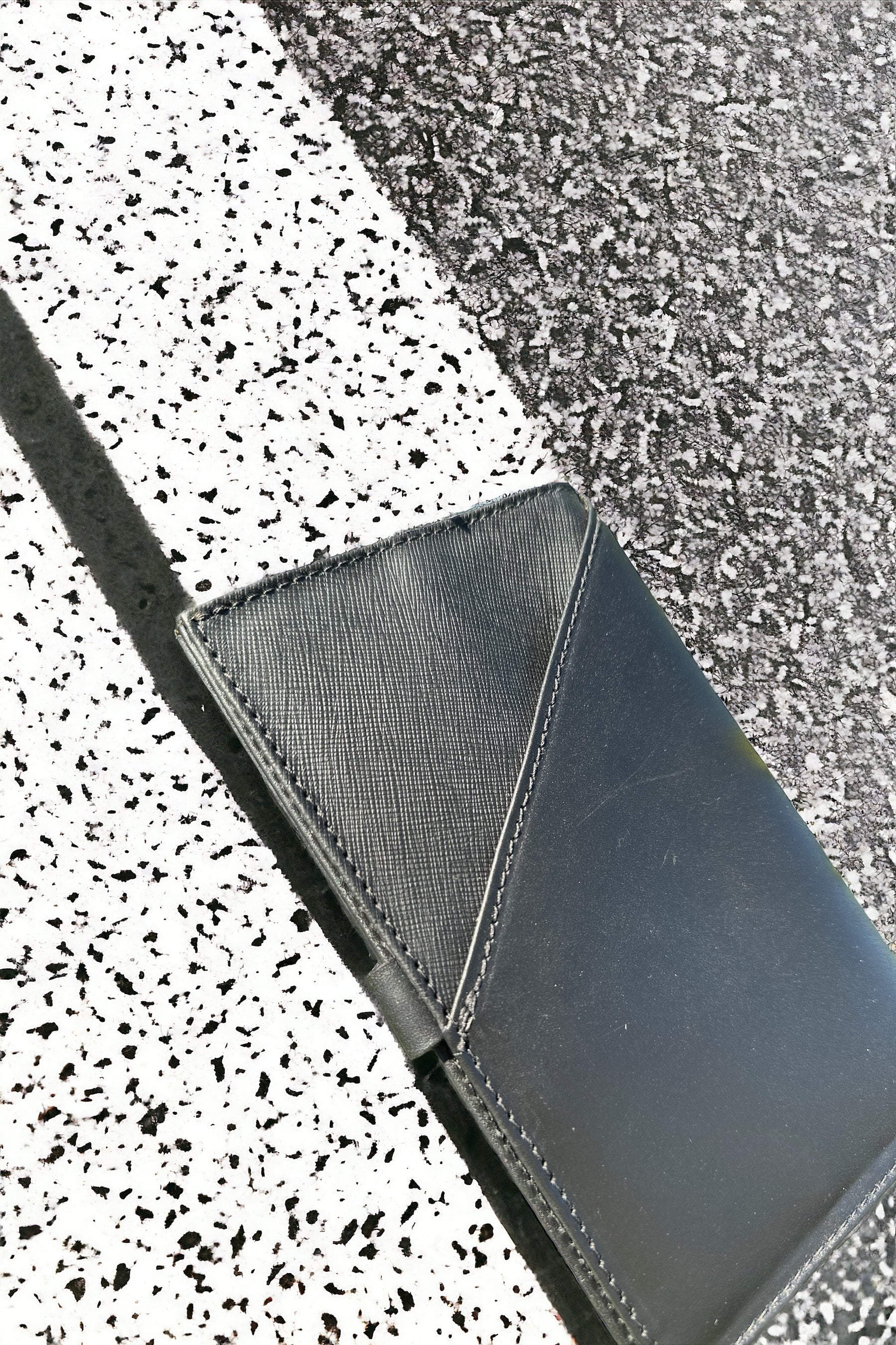 Artesano Wallet - Etched Leather