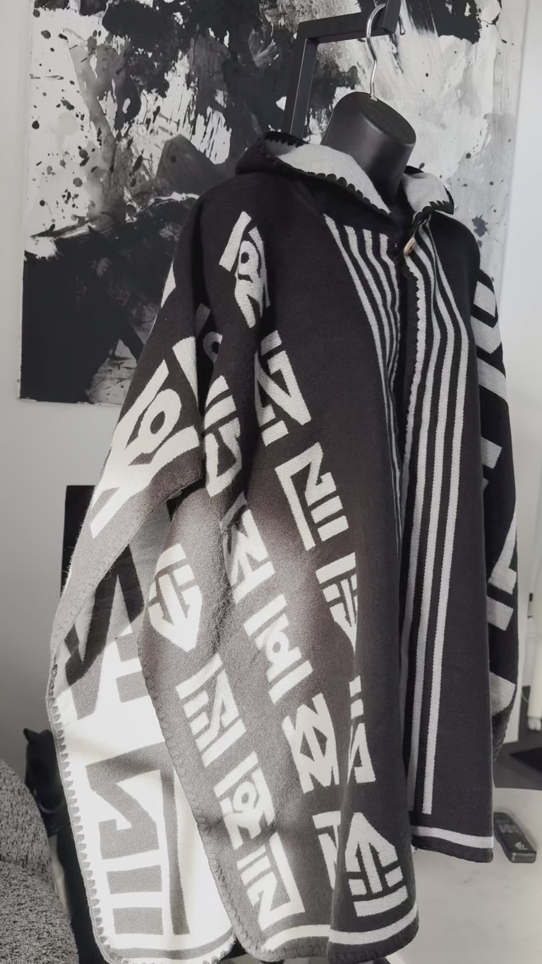 Guarani Hooded Poncho - Black/White
